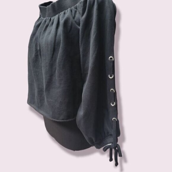 ROMEO & juliet cropped black Off the shoulder sweatshirt Eyelet & Tie Detailing - Picture 2 of 7